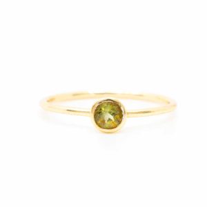 Anillo Piedra de Nacimiento Peridota Agosto - Plata 925 y Chapado de Oro  (Tamaño 17)